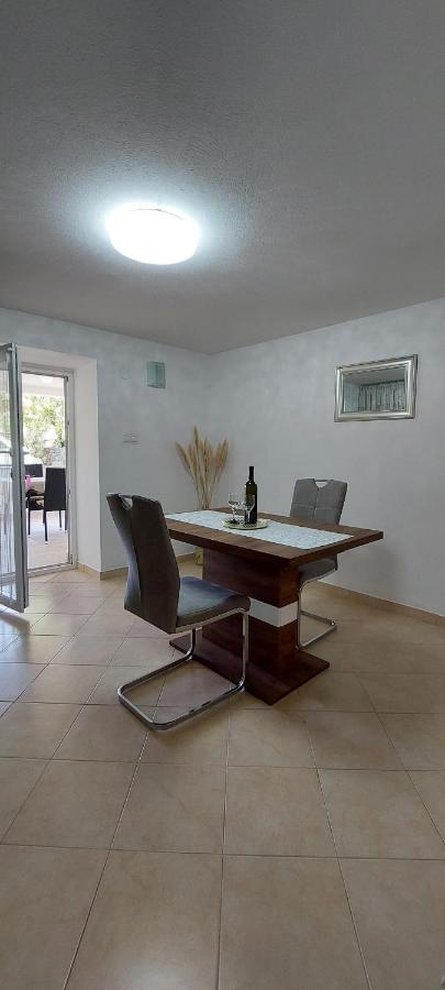 Apartmani Diva Malinska Exterior foto