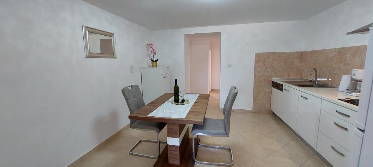 Apartmani Diva Malinska Exterior foto